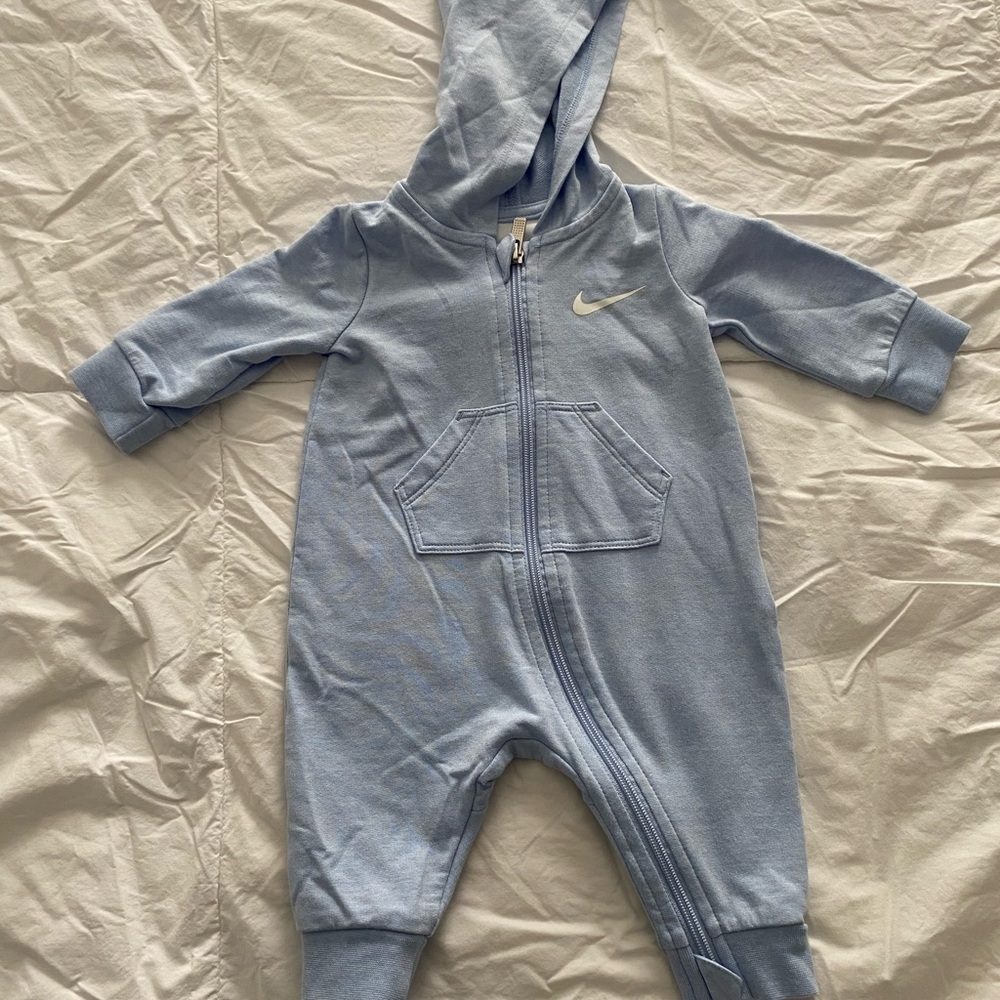 Nike Baby Light Blue Hooded Long Sleeve Onesie Footie Bodysuit Size 3 Months